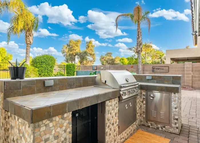 Modern 4-br Heated Pool Jacuzzi Grill
