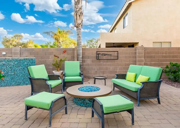 Holiday home Modern 4-br Heated Pool Jacuzzi Grill *