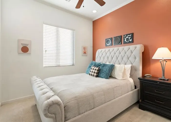 Modern 4-br Heated Pool Jacuzzi Grill Holiday home Mesa